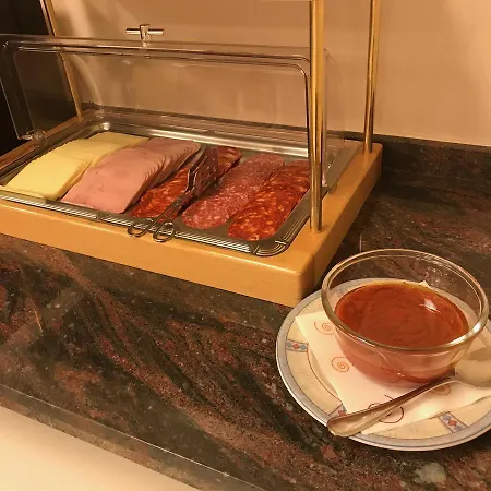 Adsubia ホテル 2*